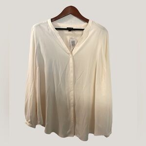 Torrid 3 Women’s Plus 3X Ivory Button Up Top Long Sleeve Blouse Shirt V Neck
